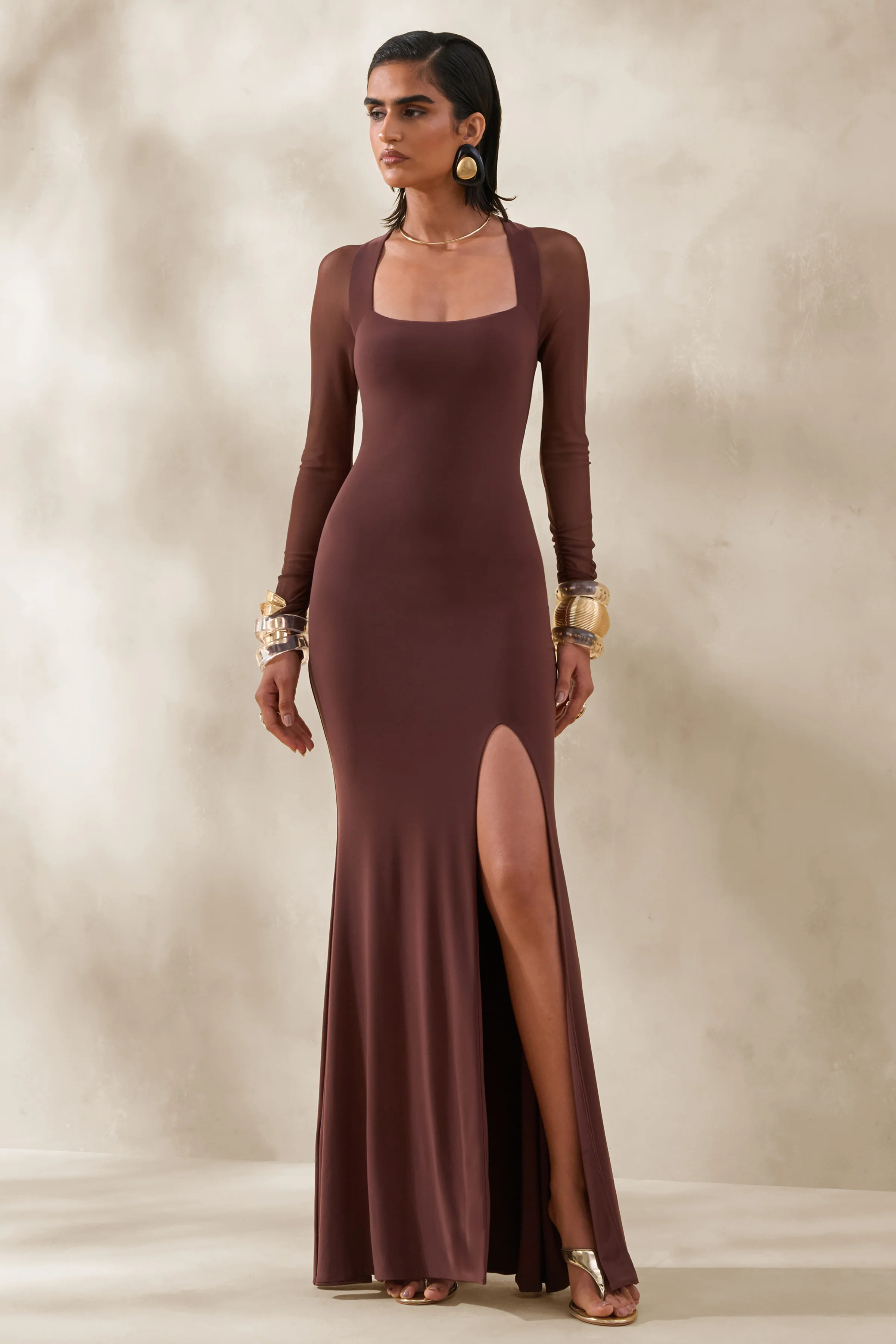Renalia | Bruine Maxi Jurk met Vierkante Hals en Lange Mesh Mouwen - Image 4