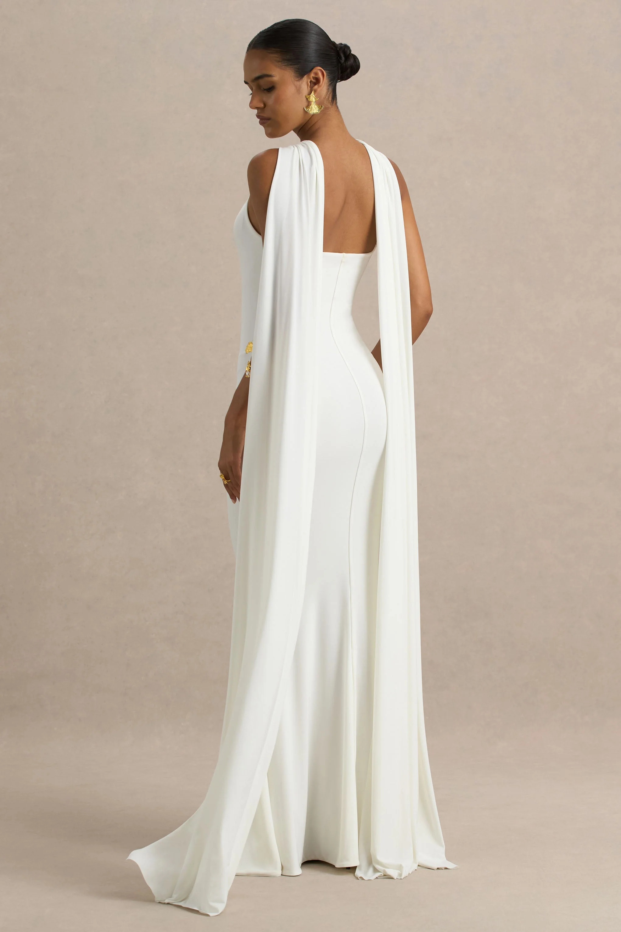 Rhoda | Witte Gedraaide Halter Nek Maxi Jurk Met Cape - Image 4