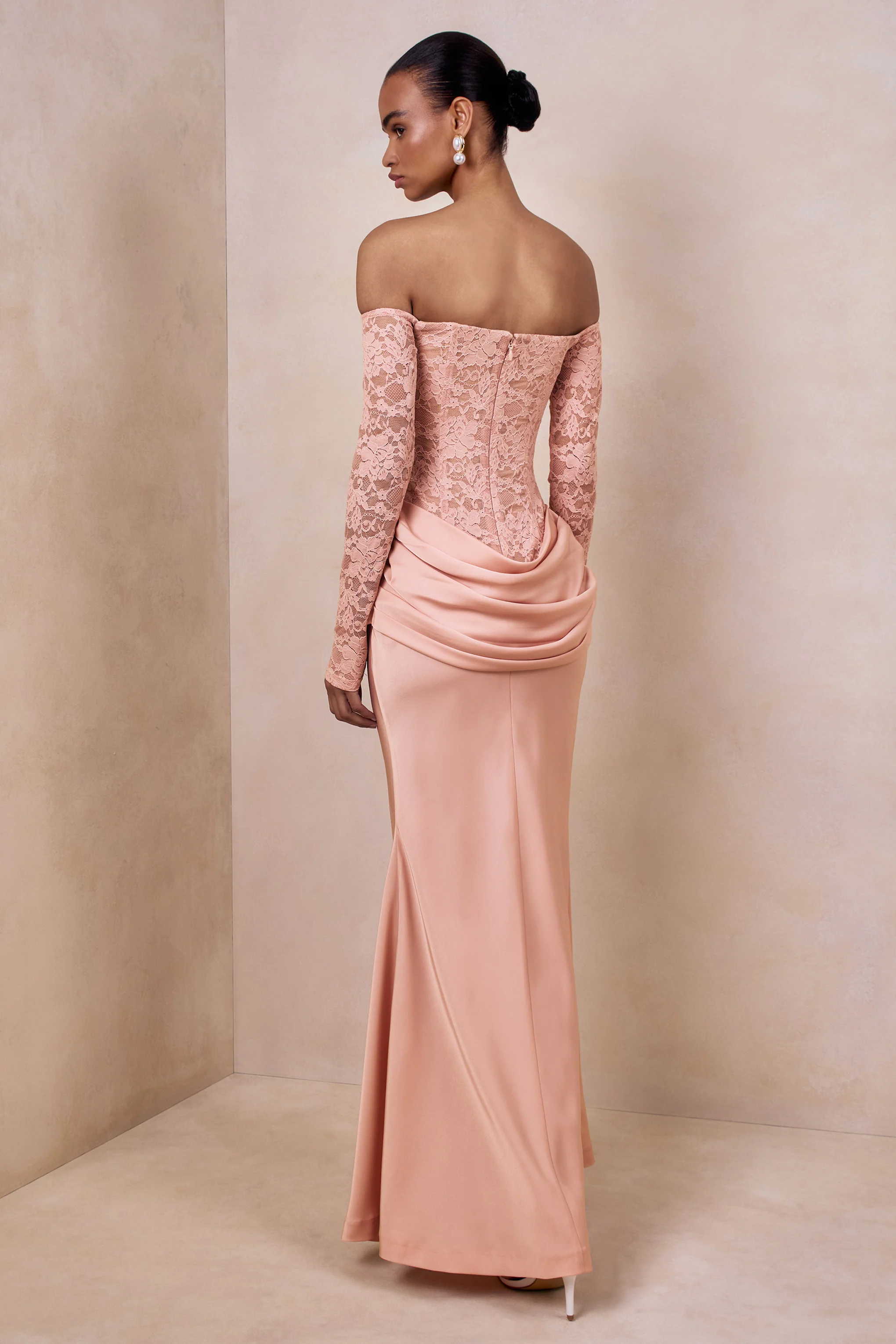 Rinna | Roze Kanten En Satijnen Maxi Jurk Met Bardot Hals - Image 2