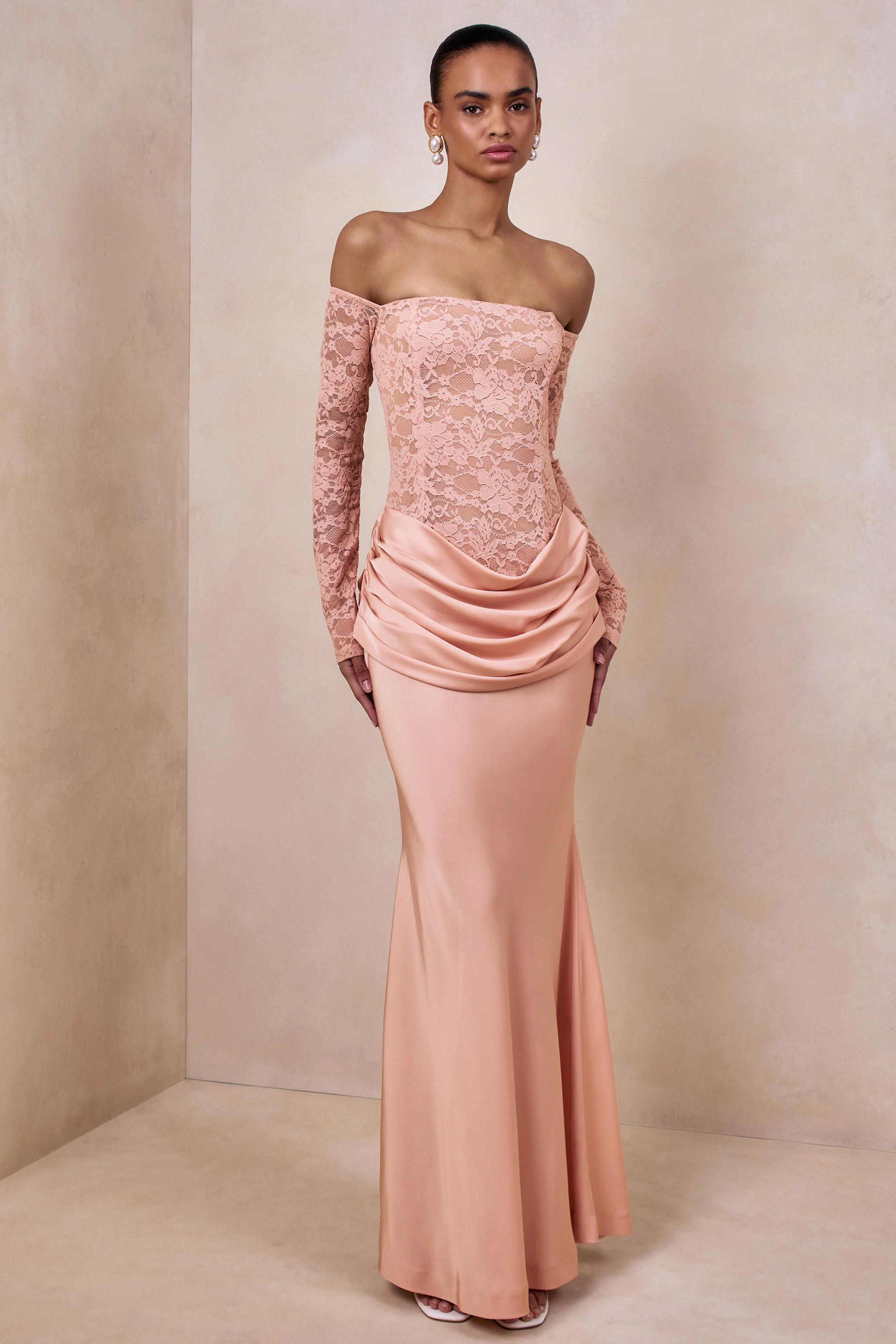 Rinna | Roze Kanten En Satijnen Maxi Jurk Met Bardot Hals - Image 4