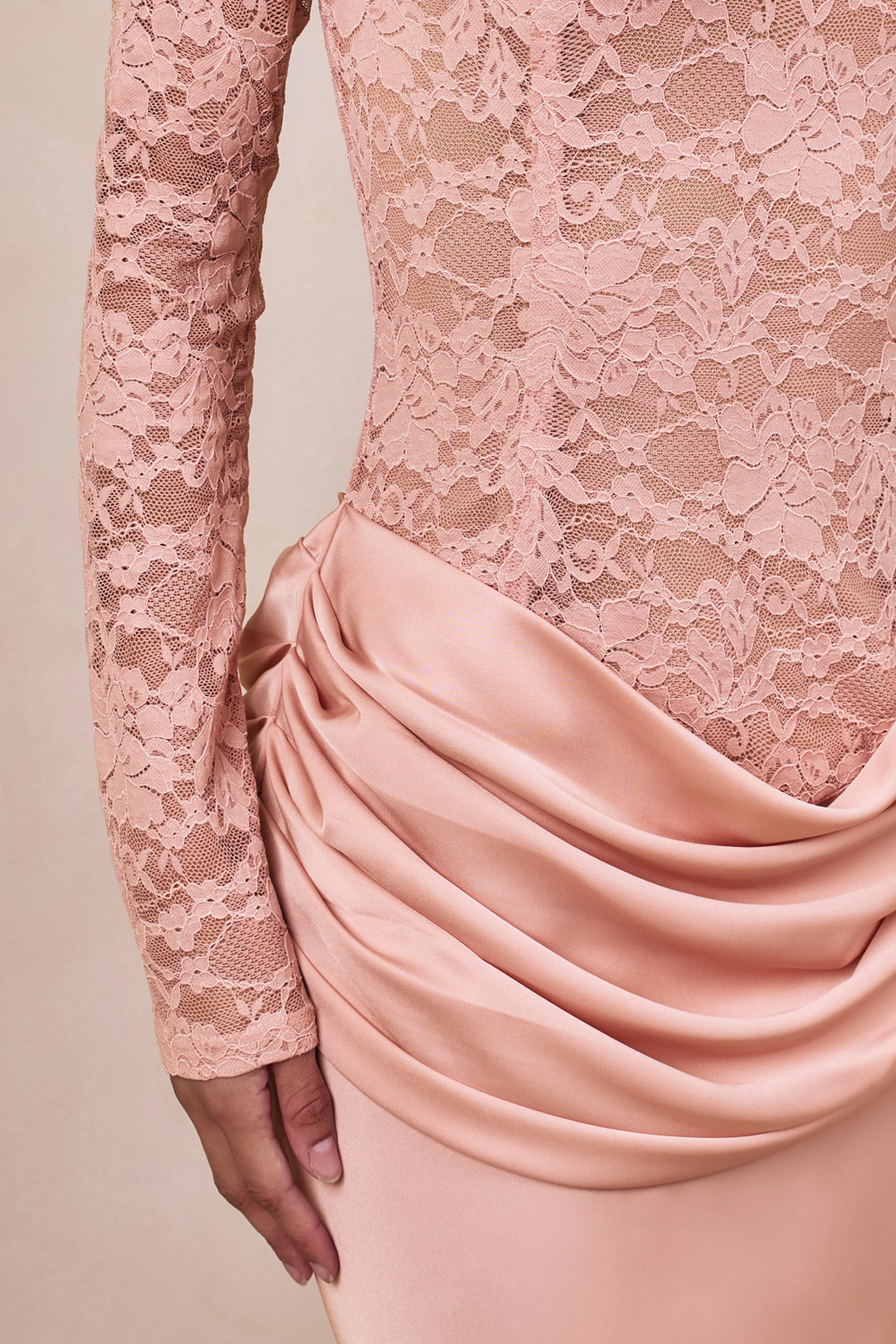 Rinna | Roze Kanten En Satijnen Maxi Jurk Met Bardot Hals - Image 5