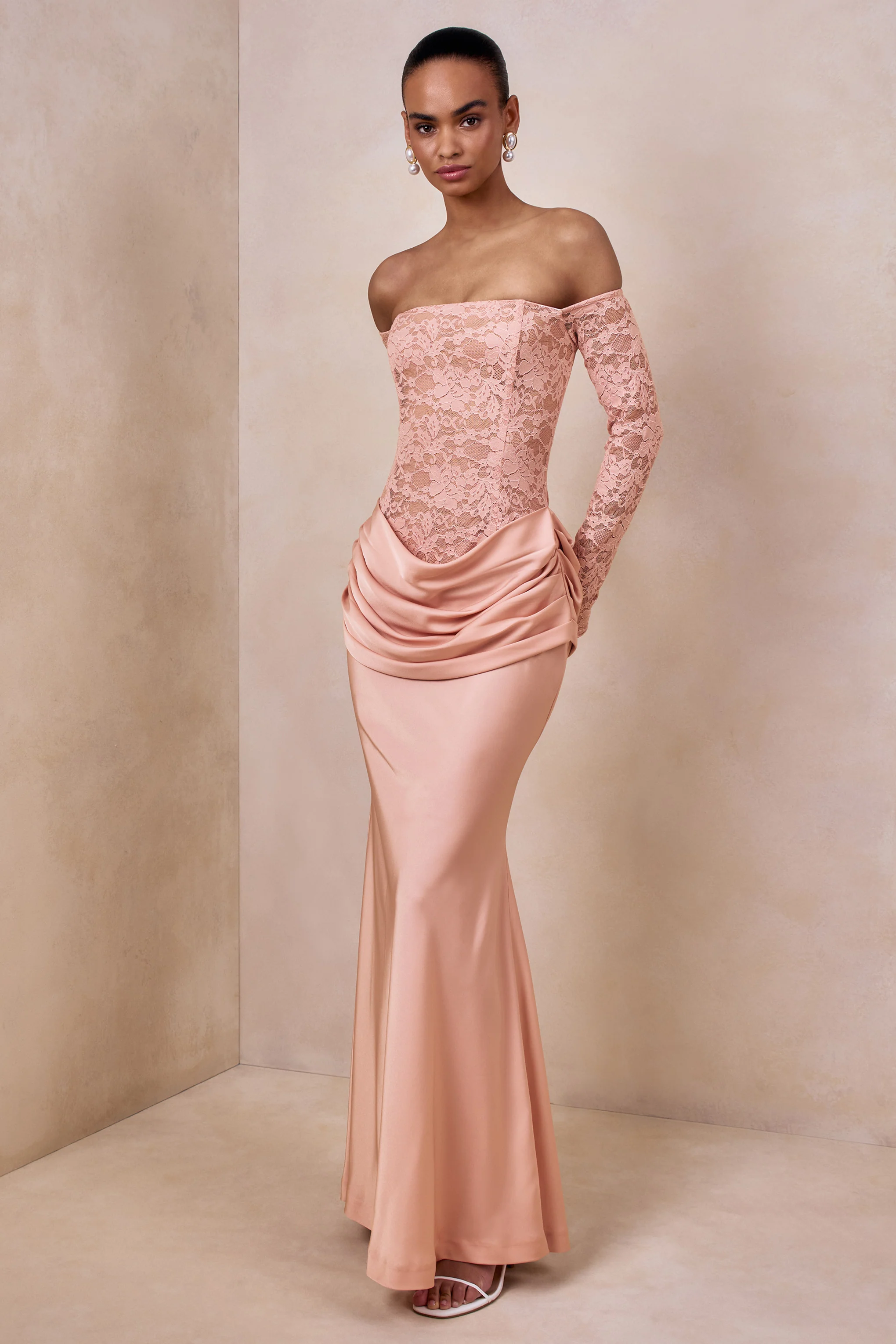 Rinna | Roze Kanten En Satijnen Maxi Jurk Met Bardot Hals - Image 6