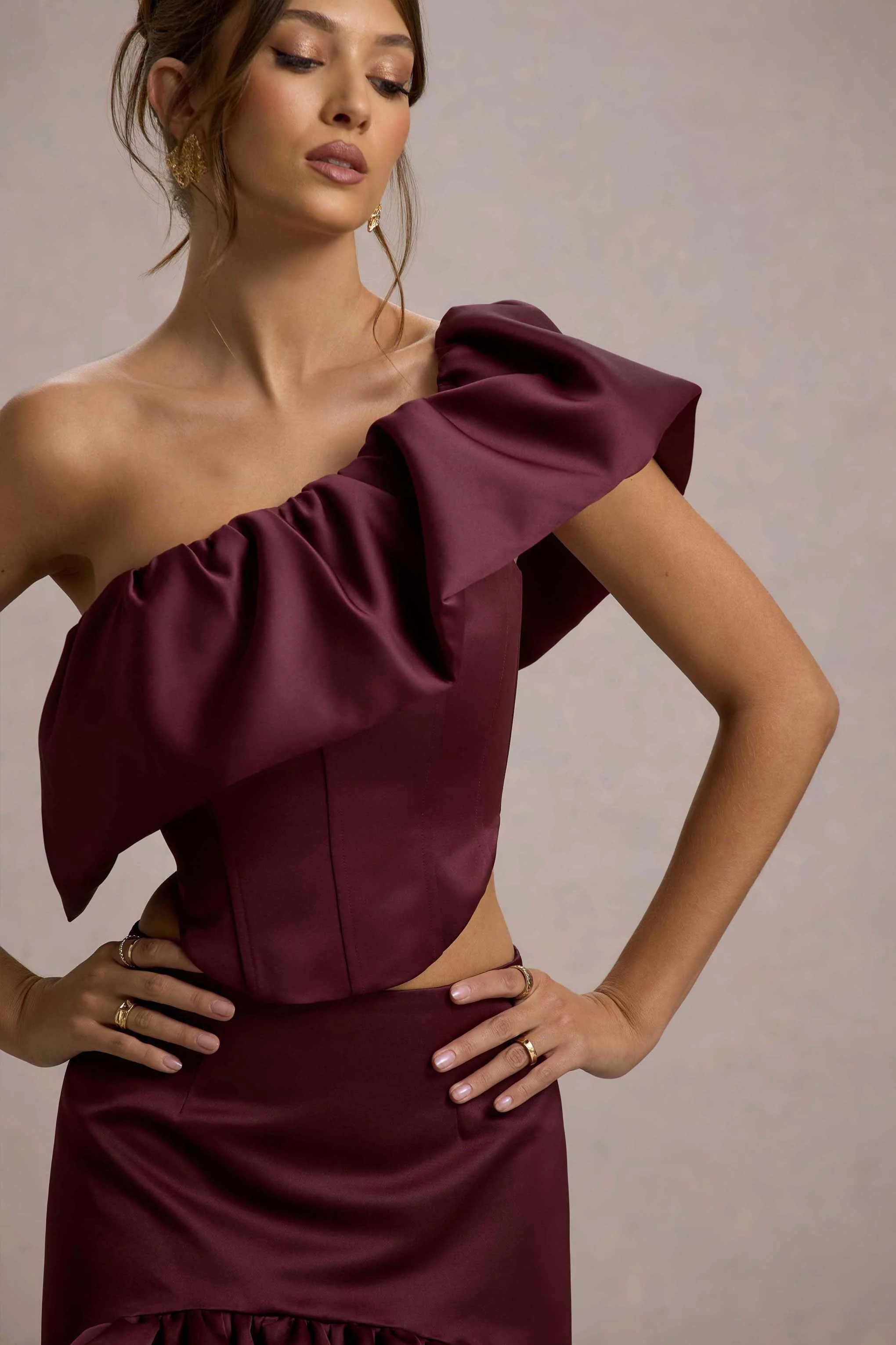Ruby | Merlot Satijnen Maxi Rok Met Hoog-Lage Hem - Image 8