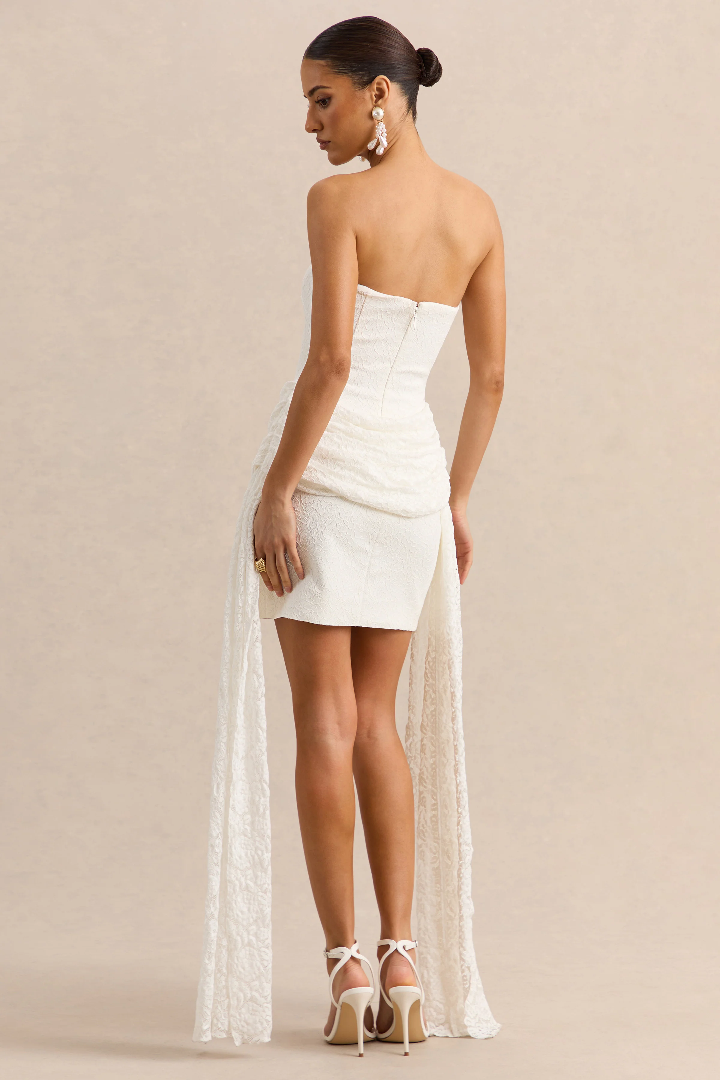 Sabrelle | Witte Bandeau-Hals Mini Jurk Met Draperende Details - Image 2