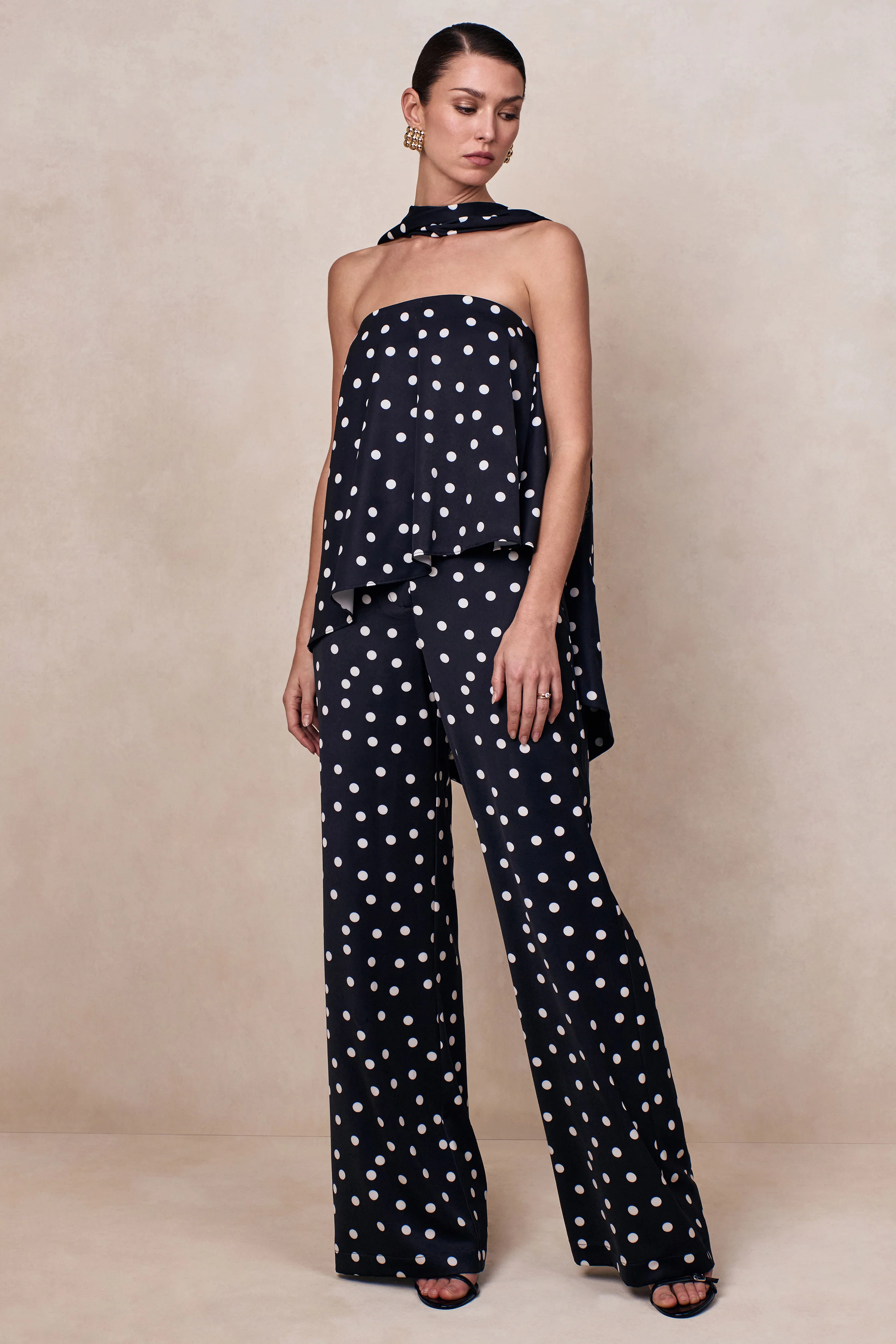 Seloria | Zwart-Witte Satijn Stippen Print Broek Met Wijde Pijpen - Image 5