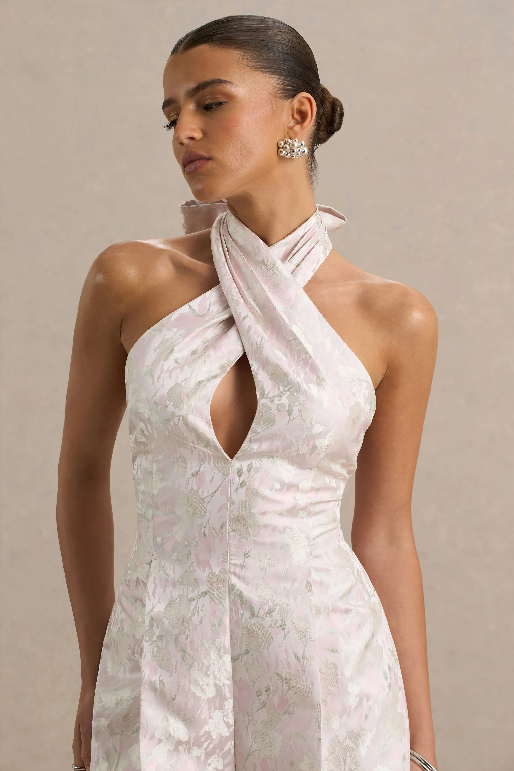 Sharie | Crème Bloemenprint Jacquard Halter Nek Playsuit Met Uitgesneden Detail - Image 6