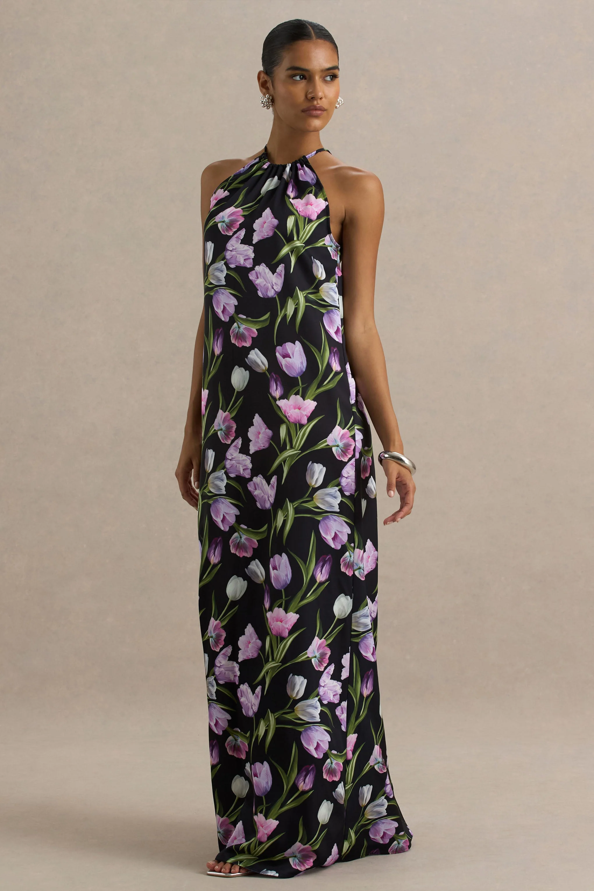 Svana | Zwarte Satijnen Bloemenprint Asymmetrische Halter Nek Maxi Jurk - Image 3