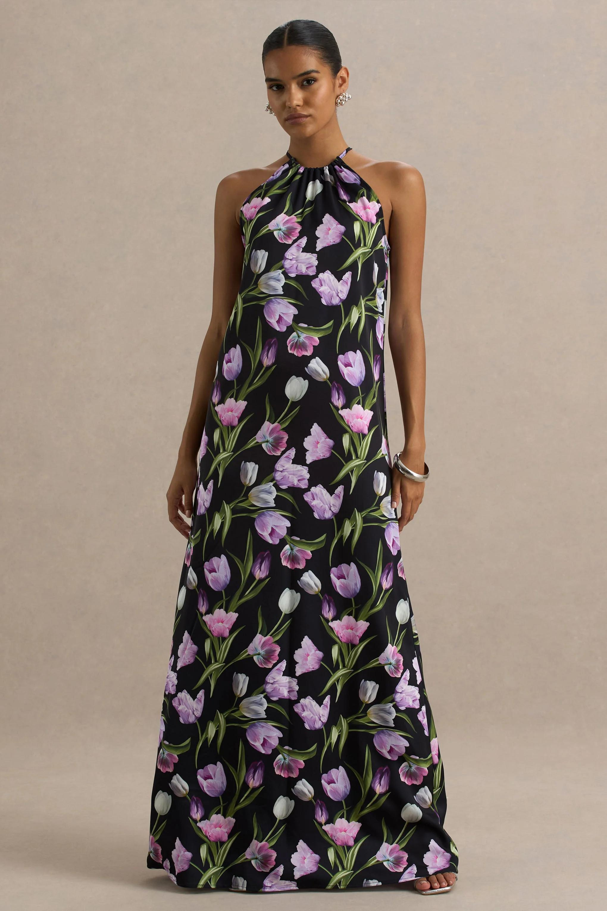 Svana | Zwarte Satijnen Bloemenprint Asymmetrische Halter Nek Maxi Jurk - Image 4