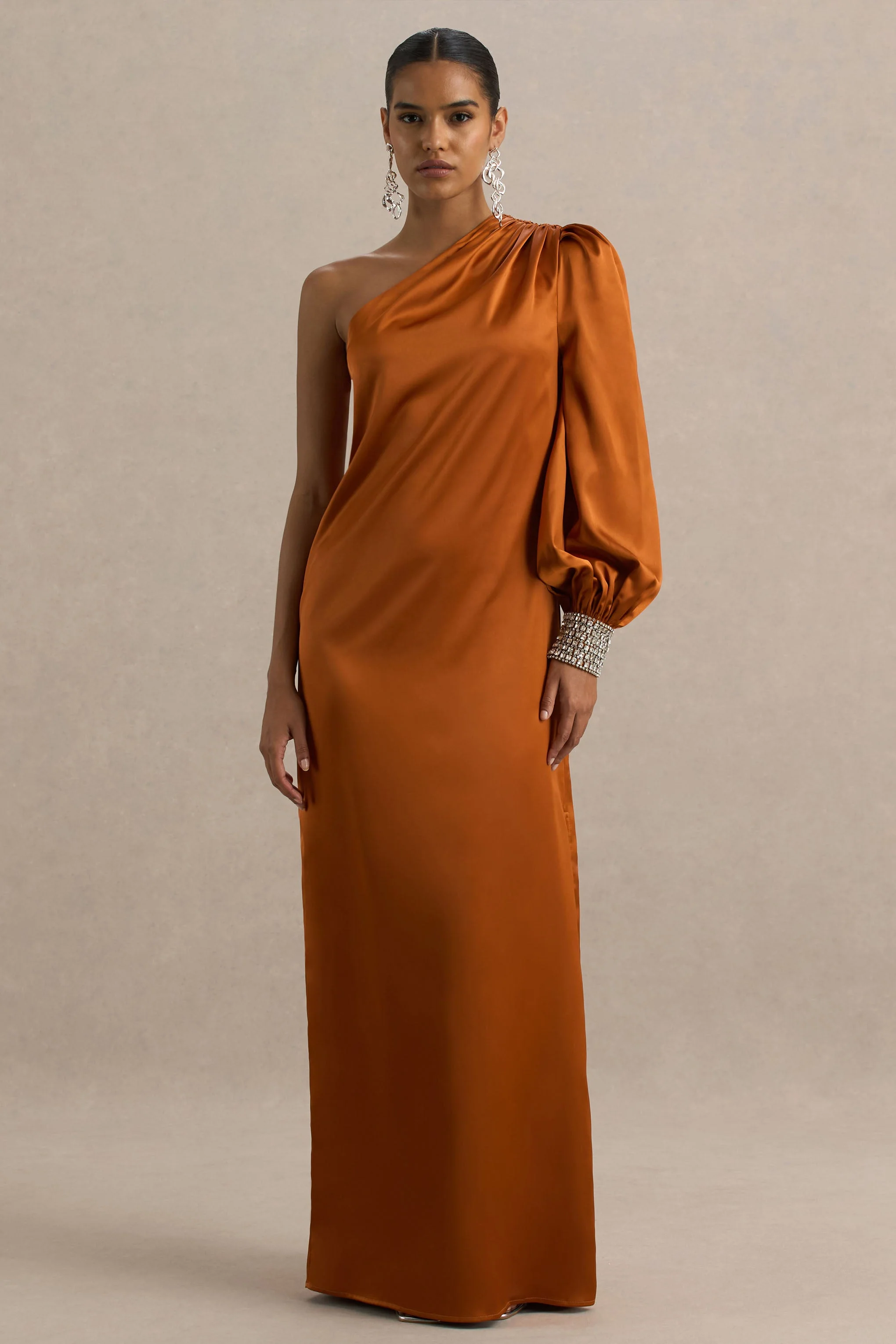 Thelma | Oranje Satijnen Asymmetrische Maxi Jurk Met Één Mouw - Image 5