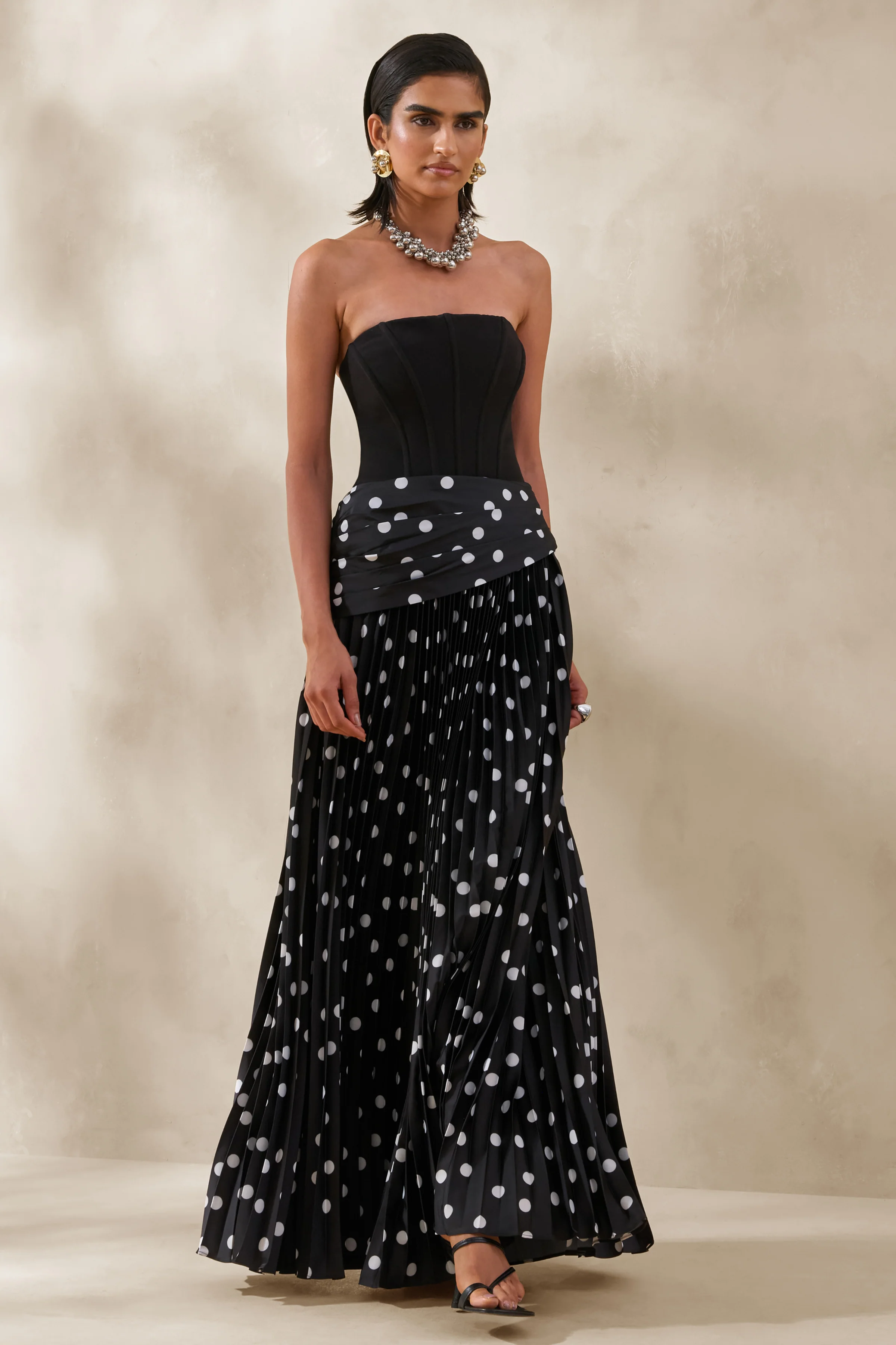 Valerisse | Zwart-Witte Stippen Print Bandeau Maxi Jurk - Image 4