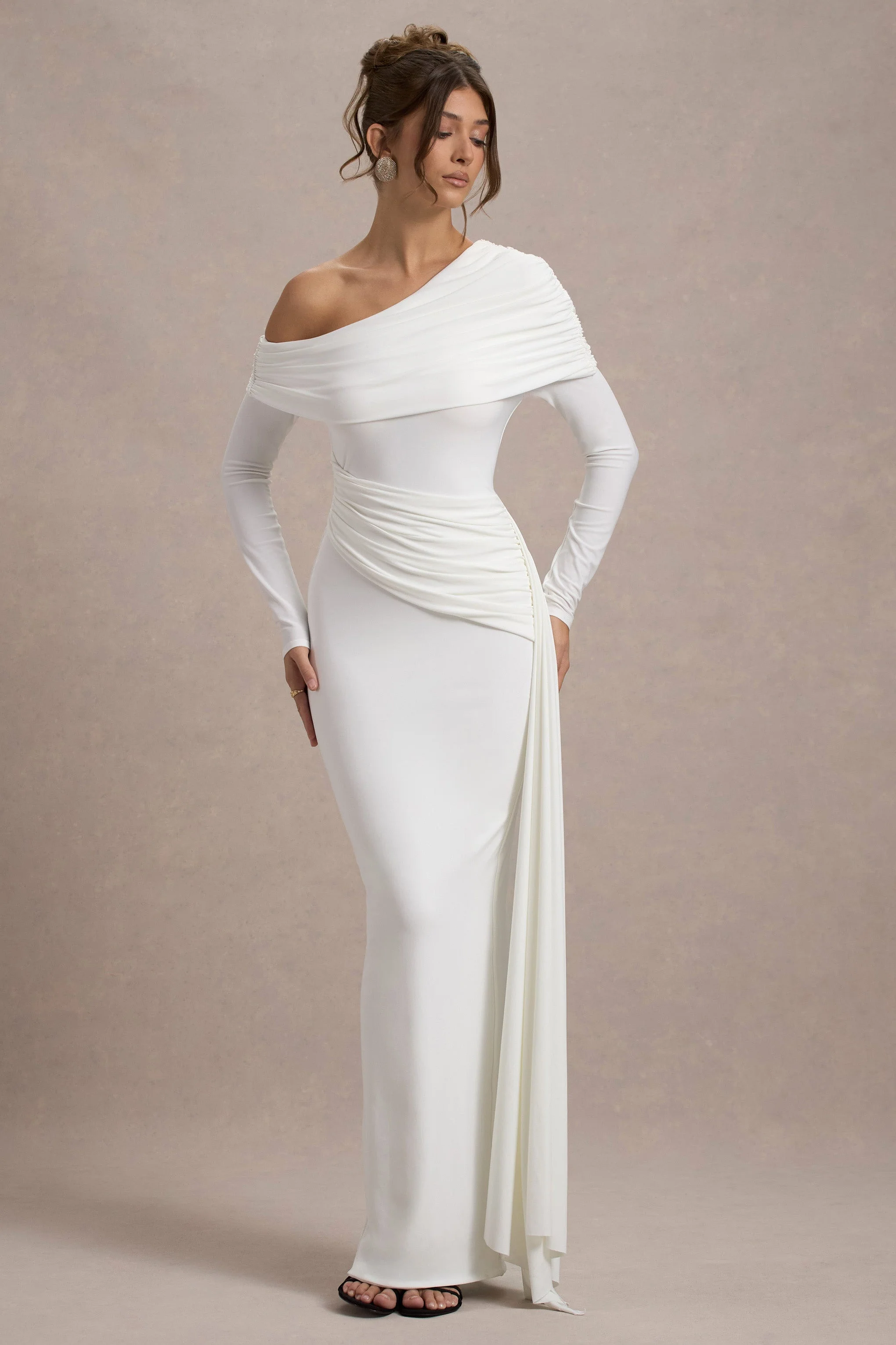 Valina | Witte Gerimpeld Asymmetrische Maxi Jurk Met Drapering - Image 5