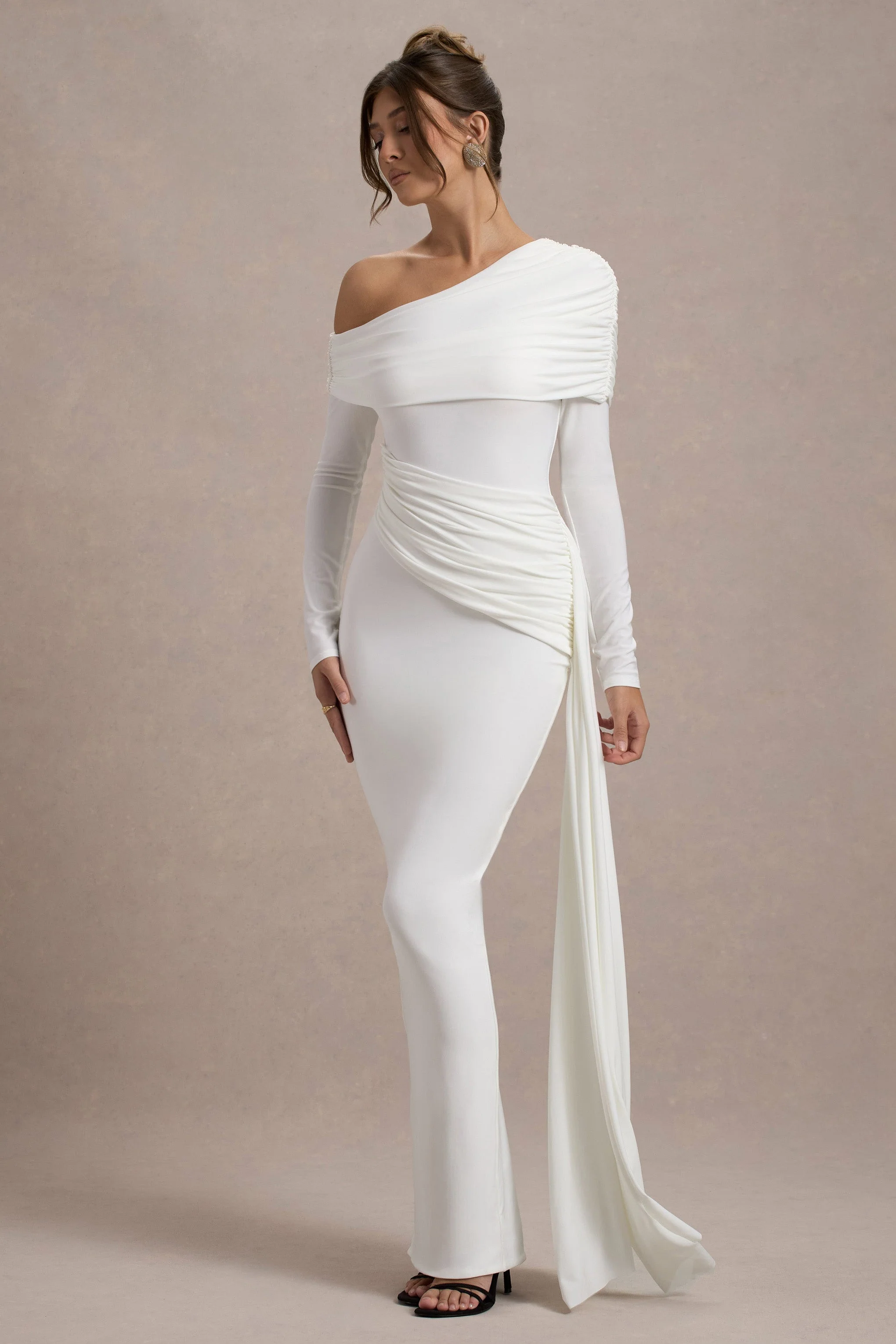 Valina | Witte Gerimpeld Asymmetrische Maxi Jurk Met Drapering - Image 6