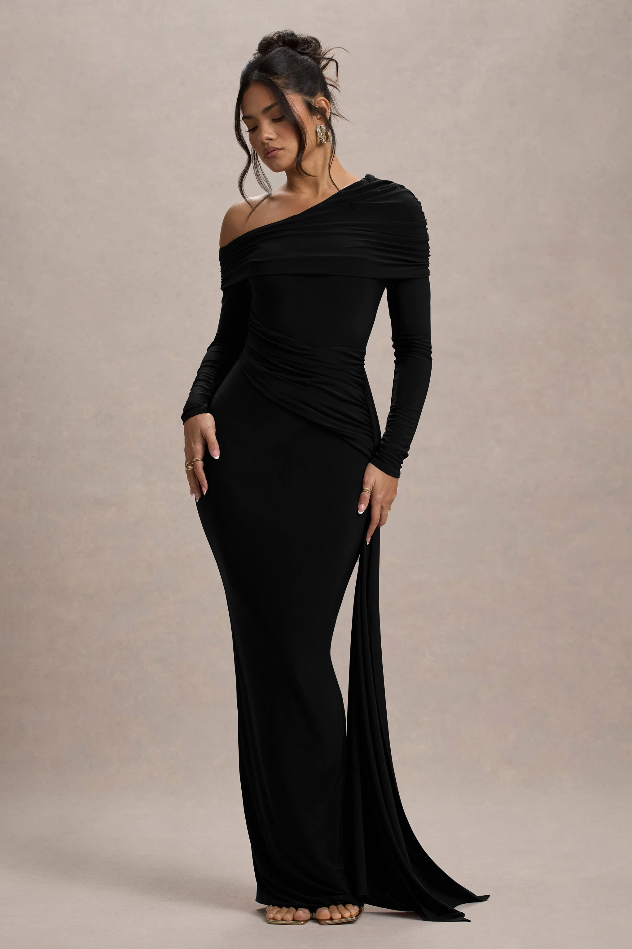 Valina | Zwarte Gerimpeld Asymmetrische Maxi Jurk Met Drapering - Image 6