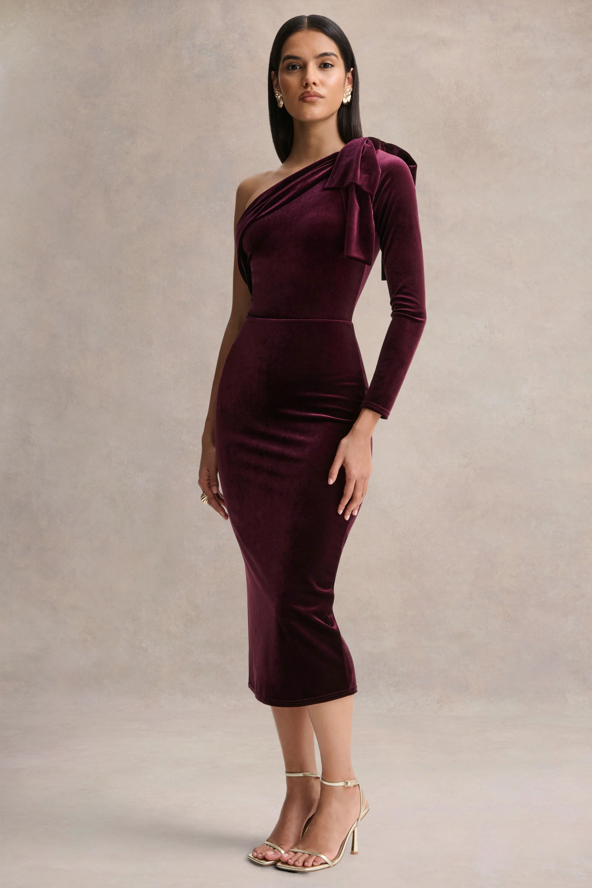 Vespera | Bordeaux Fluwelen Asymmetrische Hals Midi Jurk Met Strik Detail - Image 5