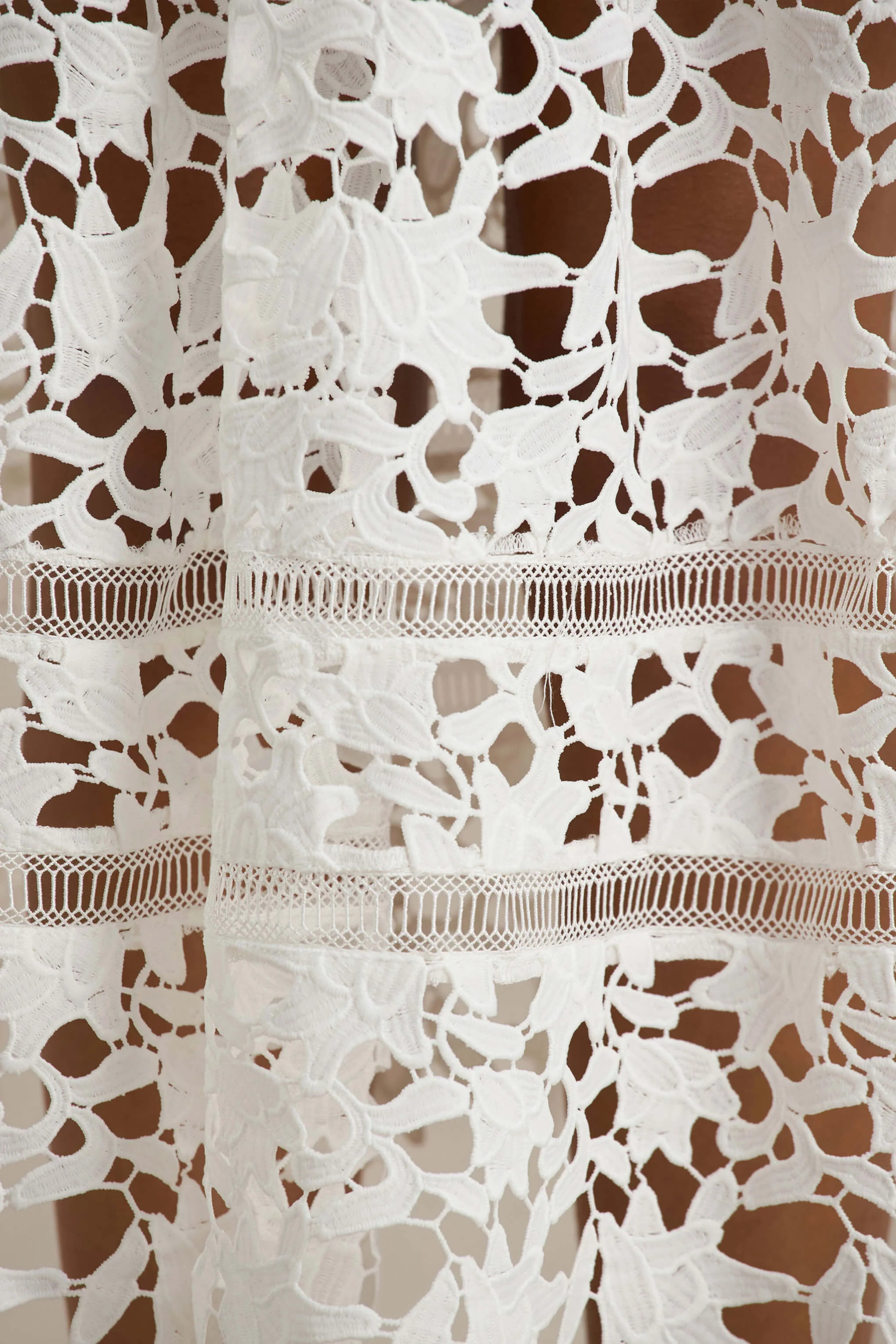 Zuri | Witte Kanten Midi-Jurk Met Sweetheart Halslijn En Spaghettibandjes - Image 6